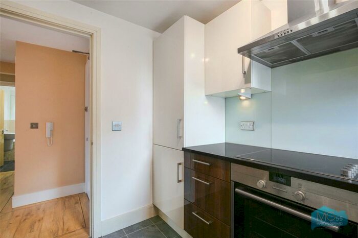 2 Bedroom Apartment To Rent In High Road, East Finchley, London, N2