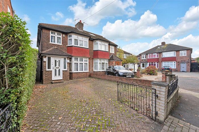3 Bedroom Semi-Detached House To Rent In Pentland Close, London, NW11