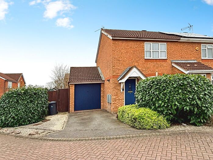 2 Bedroom Semi Detached House For Sale In Bramble Close, Hamilton, LE5