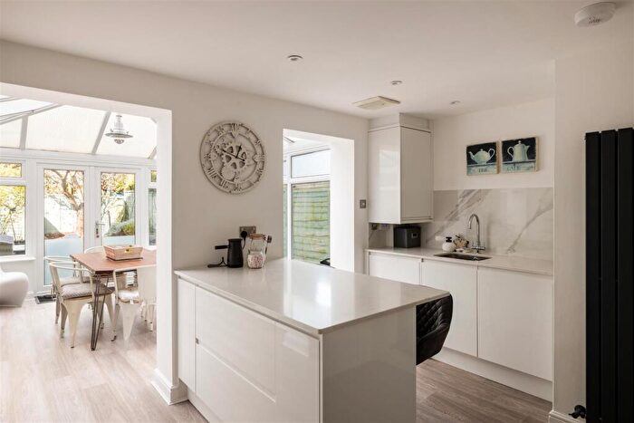 3 Bedroom Town House For Sale In Prices Lane, Reigate, RH2