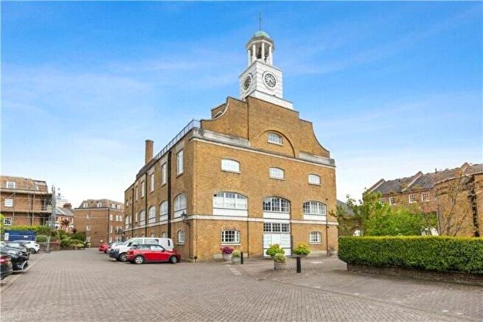 1 Bedroom Flat For Sale In Regents Bridge Gardens, London, SW8