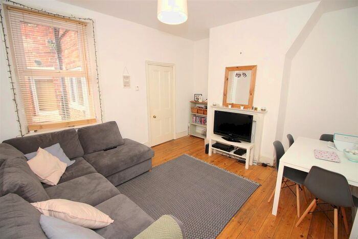 3 Bedroom Flat To Rent In Myrtle Grove, West Jesmond, Newcastle Upon Tyne, NE2