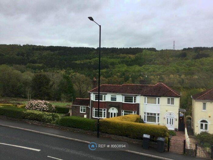 3 Bedroom Semi-Detached House To Rent In Brightholmlee Court, Wharncliffe Side, Sheffield, S35