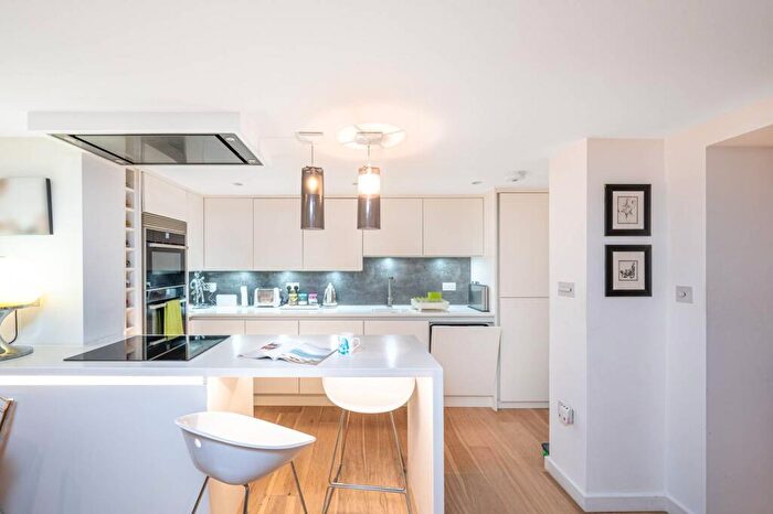 3 Bedroom Flat For Sale In Belsize Avenue, Belsize Park, London, NW3