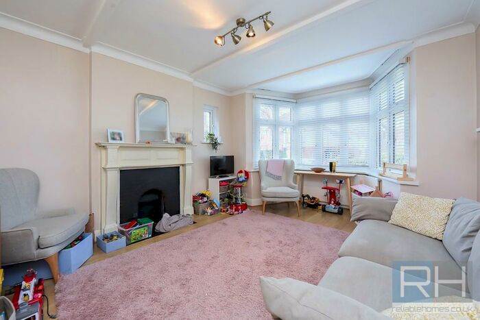4 Bedroom Semi-Detached House To Rent In Nether Street, London, N3