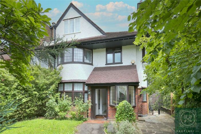 3 Bedroom Apartment To Rent In Great North Road, London, N6