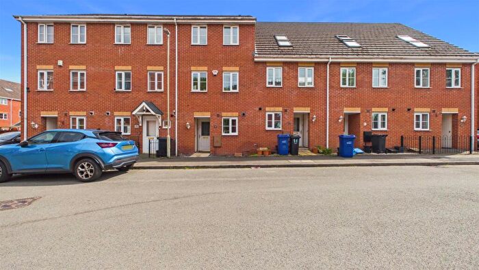 4 Bedroom Town House For Sale In The Infield, Halesowen, B63