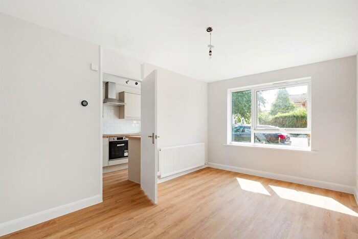 1 Bedroom Flat To Rent In Chivalry Road, London, SW11