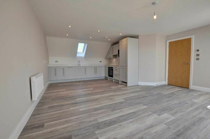 2 Bedroom Flat To Rent In Station Road, Marlow, SL7