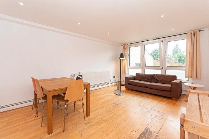 3 Bedroom Flat To Rent In Kett Gardens, Brixton, SW2