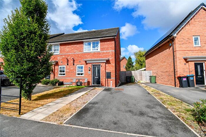 3 Bedroom End Of Terrace House For Sale In Flatt Lane, Ellesmere Port, Cheshire, CH65