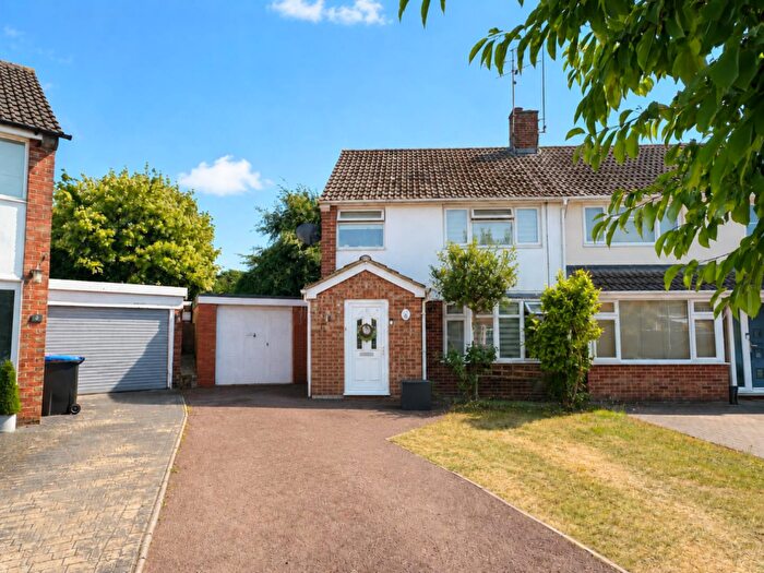 3 Bedroom Semi-Detached House For Sale In Barnfield Close, Kingsthorpe, Northampton, NN2