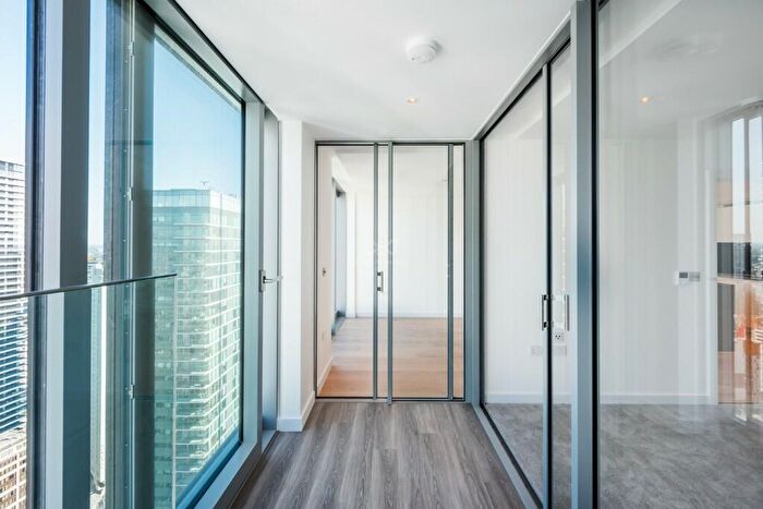 1 Bedroom Flat For Sale In Landmark Pinnacle, Marsh Wall, Canary Wharf, London, E14