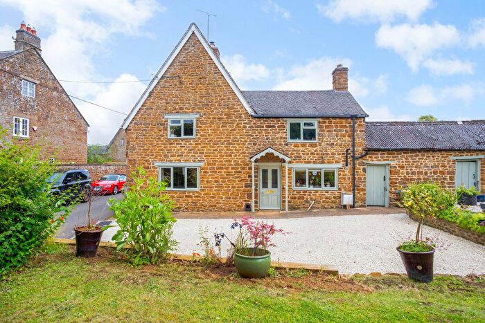 3 Bedroom Cottage For Sale In Banbury Lane, Byfield, NN11