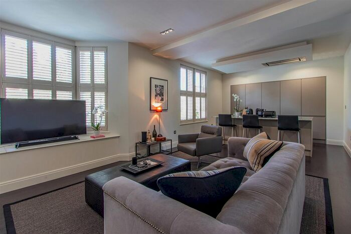 2 Bedroom Flat For Sale In Waterloo Gardens, Penylan, CF23