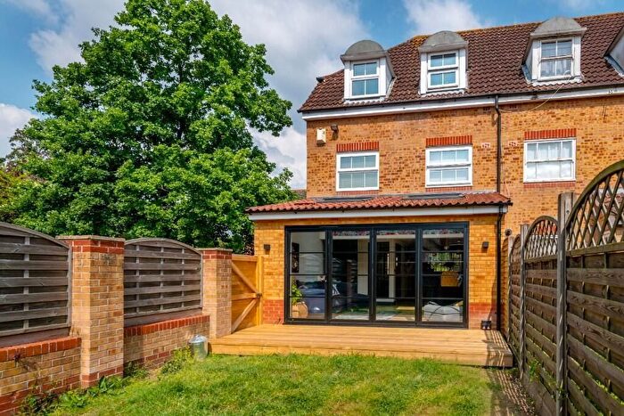 4 Bedroom End Terrace House For Sale In Pine Gardens, Horley, RH6