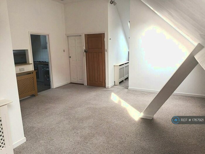 1 Bedroom Flat To Rent In Iddesleigh Road, Bournemouth, BH3