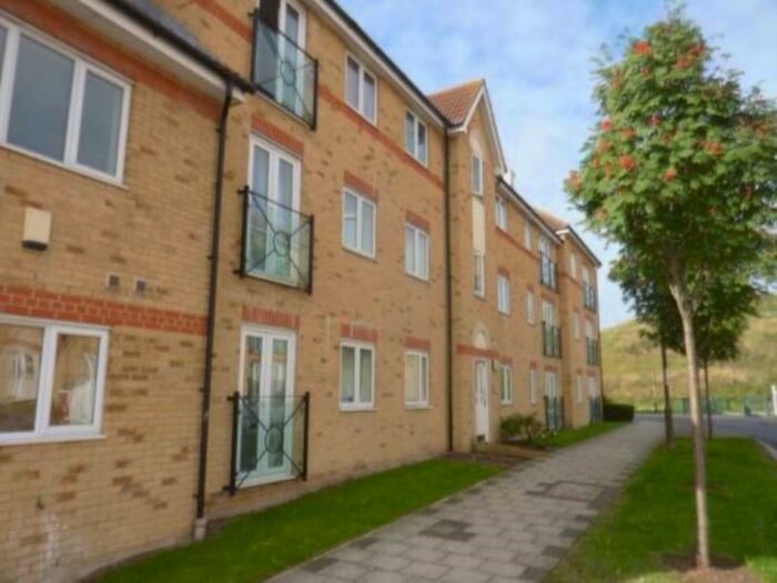 2 Bedroom Flat To Rent In Hillview Drive, London, SE28