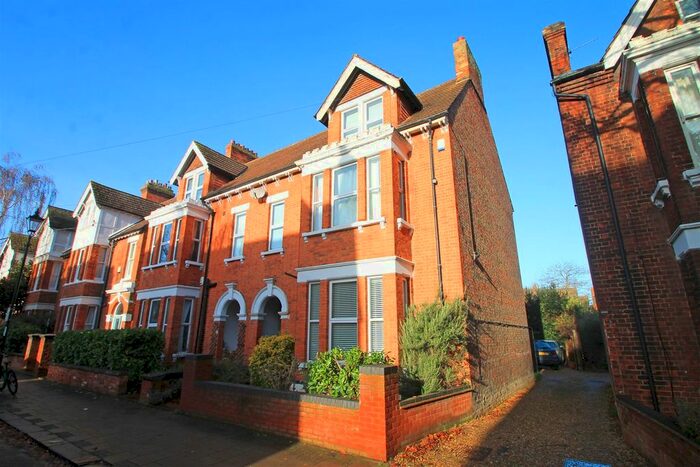 5 Bedroom Semi-Detached House To Rent In Waterloo Road, Bedford, MK40