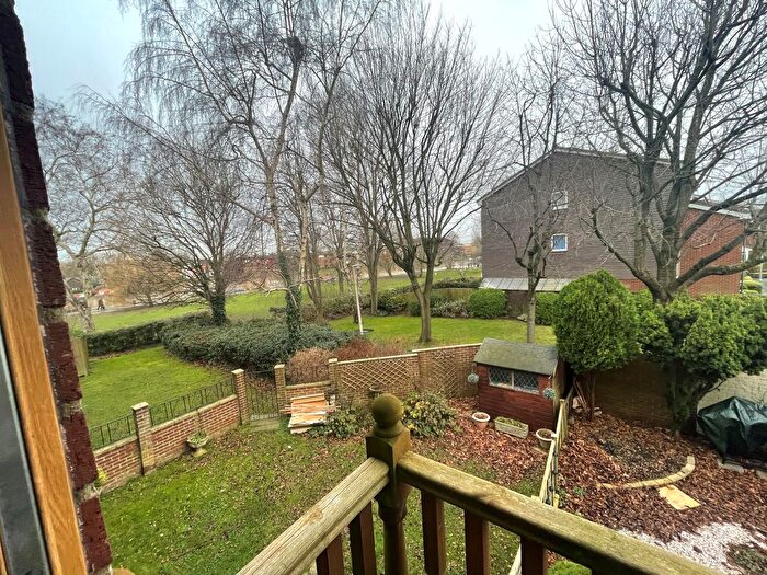 2 Bedroom Flat To Rent In Claydon Court, Reading, RG4
