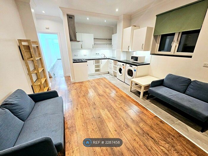 2 Bedroom Flat To Rent In Drewstead Road, London, SW16