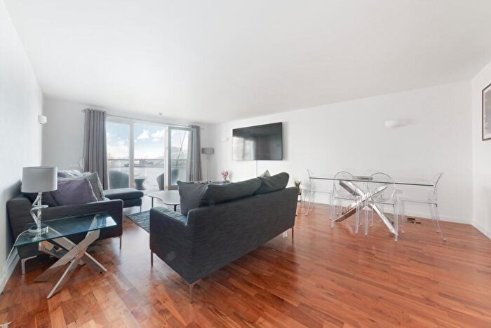 2 Bedroom Apartment To Rent In New Providence Wharf, Fairmont Avenue, London, E14