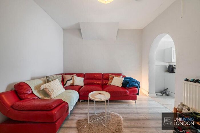 4 Bedroom Terraced House To Rent In Corporation Street, Stratford, E15