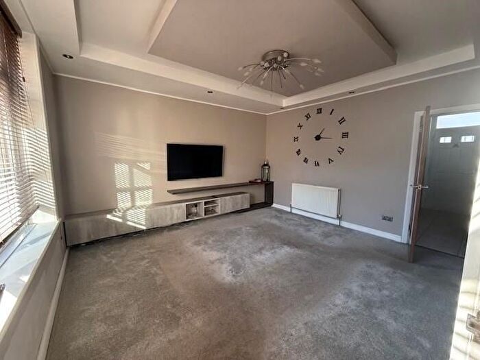 5 Bedroom Semi-Detached House For Sale In Lowther Street, Undercliffe, BD2