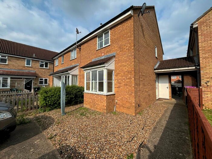 2 Bedroom Cluster House To Rent In Buttermere Path, Biggleswade, SG18