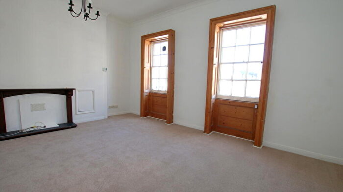 2 Bedroom Apartment To Rent In Lansdown Crescent, GL50