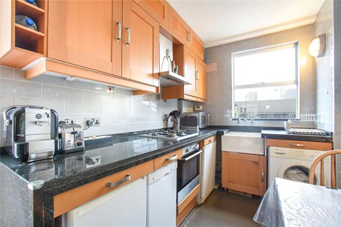 2 Bedroom Apartment To Rent In Heneage Street, Shoreditch, London, E1