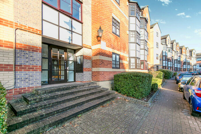 1 Bedroom Apartment To Rent In Maltings Place, Reading, RG1