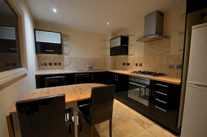 2 Bedroom Flat To Rent In Lychgate Manor, Roxborough Park, Harrow On The Hill, HA1