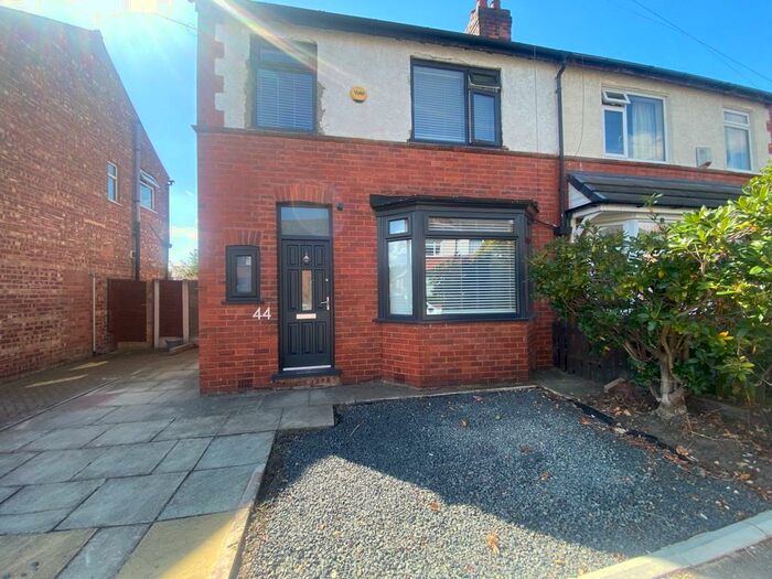 3 Bedroom Semi-Detached House To Rent In Birchfield Road, Cheadle Heath, SK3