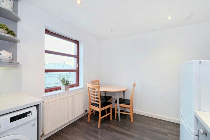 2 Bedroom Flat To Rent In Kirklea Gardens, Cults, Aberdeen, AB15