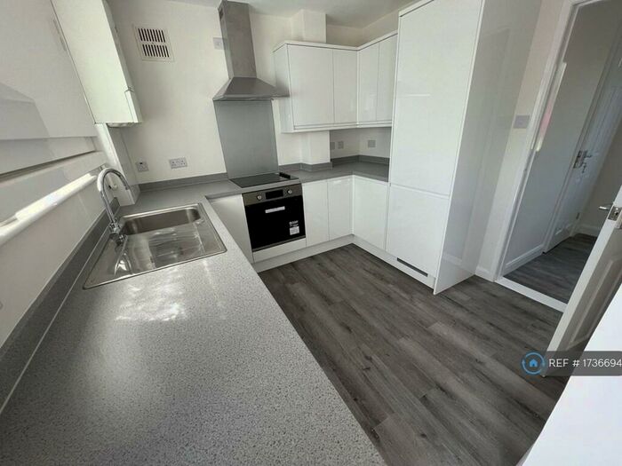 3 Bedroom Semi-Detached House To Rent In Clacton Road, Portsmouth, PO6