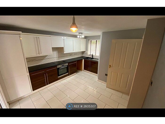 3 Bedroom Semi-Detached House To Rent In Abbeyfield Close, Gateshead, NE8