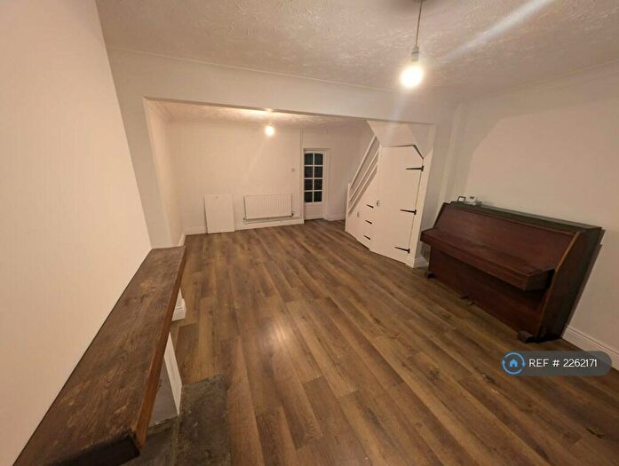 3 Bedroom End Of Terrace House To Rent In High Street, Sandy, SG19