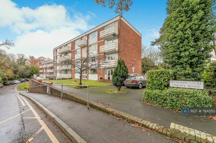 2 Bedroom Flat To Rent In Petworth Court, Reading, RG1
