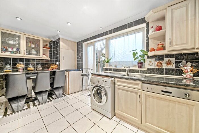 4 Bedroom End Of Terrace House For Sale In Cornwall Road, London, N15