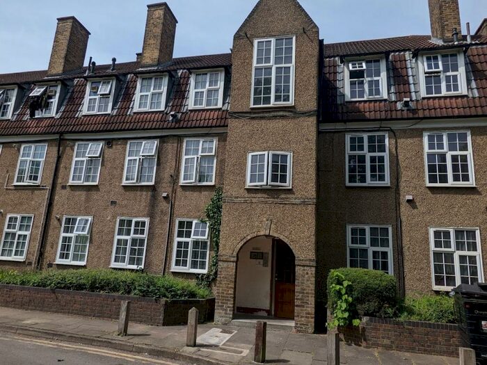 2 Bedroom Flat To Rent In Topham Square, London, N17