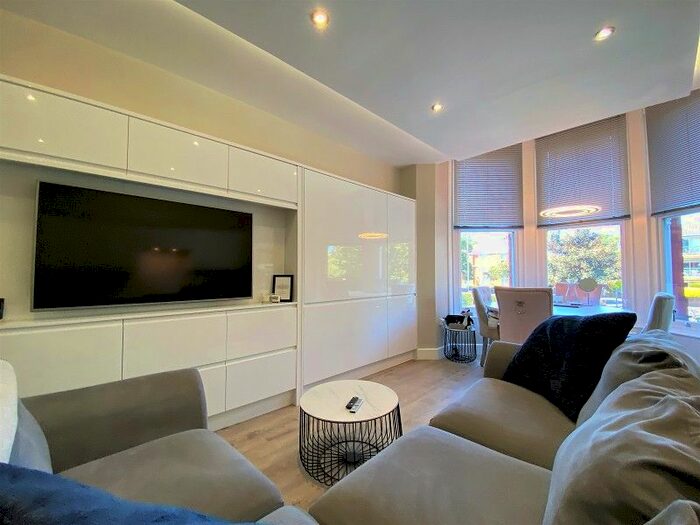 2 Bedroom Flat To Rent In Lord Street West, Southport, Merseyside., PR8