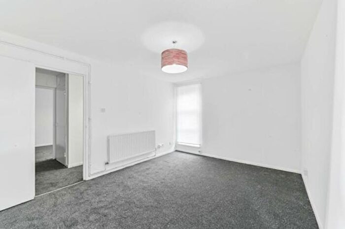 3 Bedroom Flat To Rent In Byworth Walk, London, N19