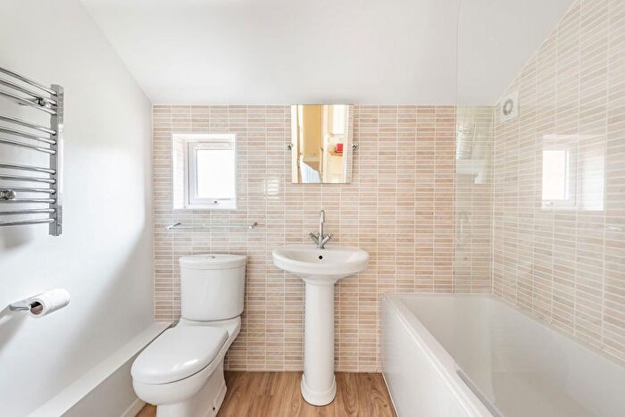 4 Bedroom Terraced House To Rent In Worplesdon Road, Guildford, GU2