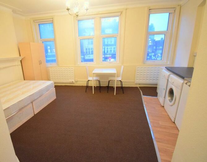 Studio To Rent In Finchley Road, London, NW11