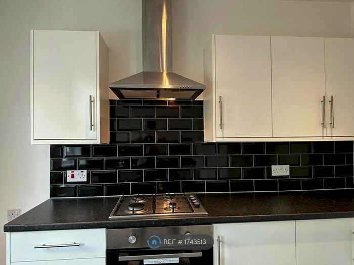 3 Bedroom Flat To Rent In Cherry Crescent, Clydebank, G81