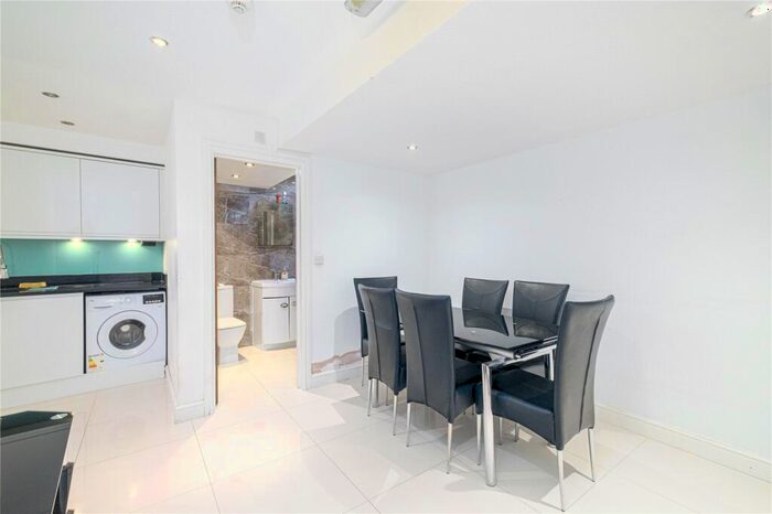 2 Bedroom Apartment To Rent In Essex Road, Islington, London, N1