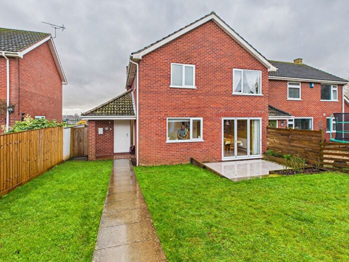 3 Bedroom Semi Detached House For Sale In Wembdon Hill, Bridgwater, TA6