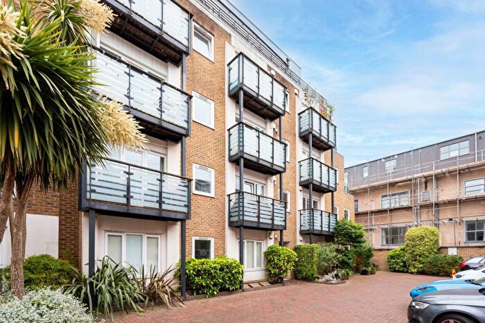 2 Bedroom Flat To Rent In Lytham Street, Bermondsey, London, SE17