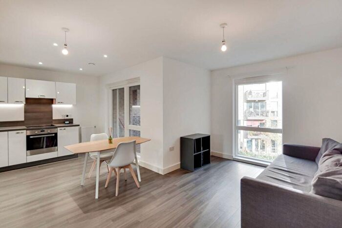 1 Bedroom Flat To Rent In Adenmore Road, Catford, London, SE6